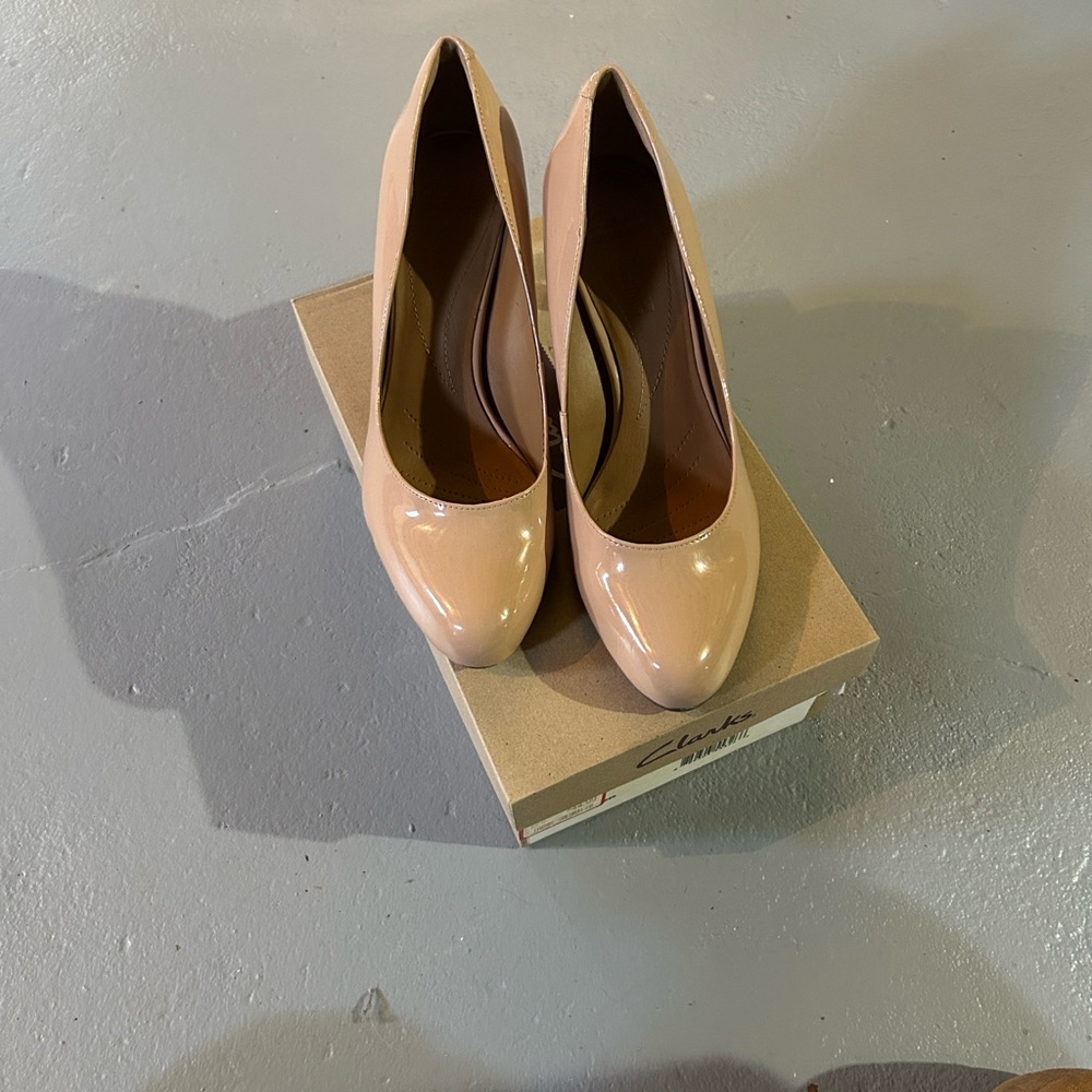 Clarks Women's Blush Patent Heels, Cushioned, Size 9